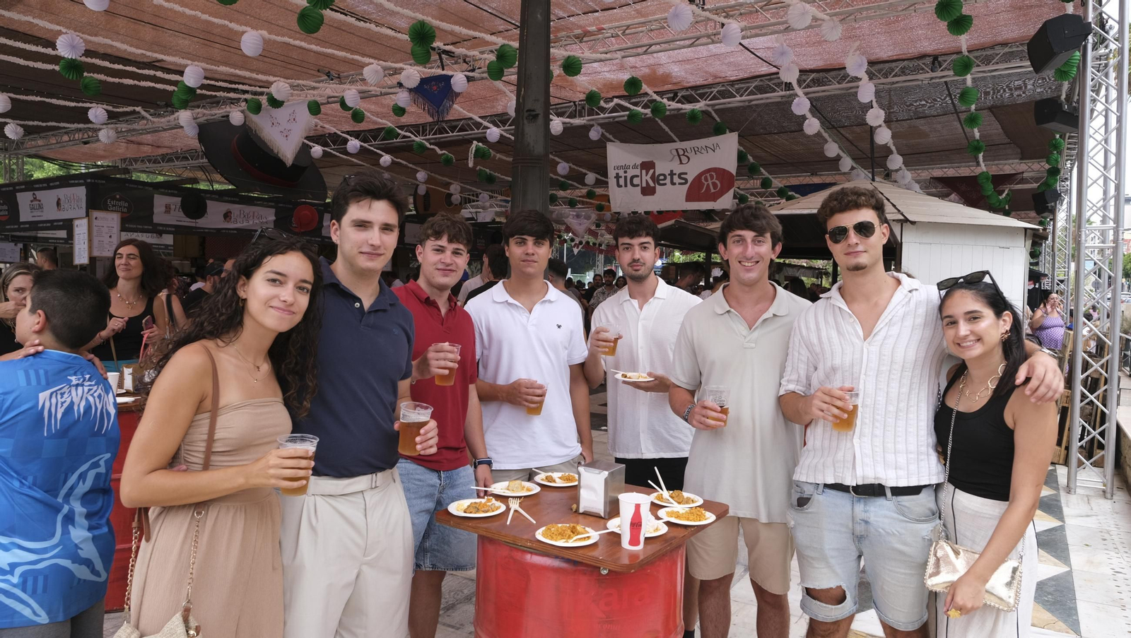 Los almerienses disfrutan del lunes en la Feria del Mediodía