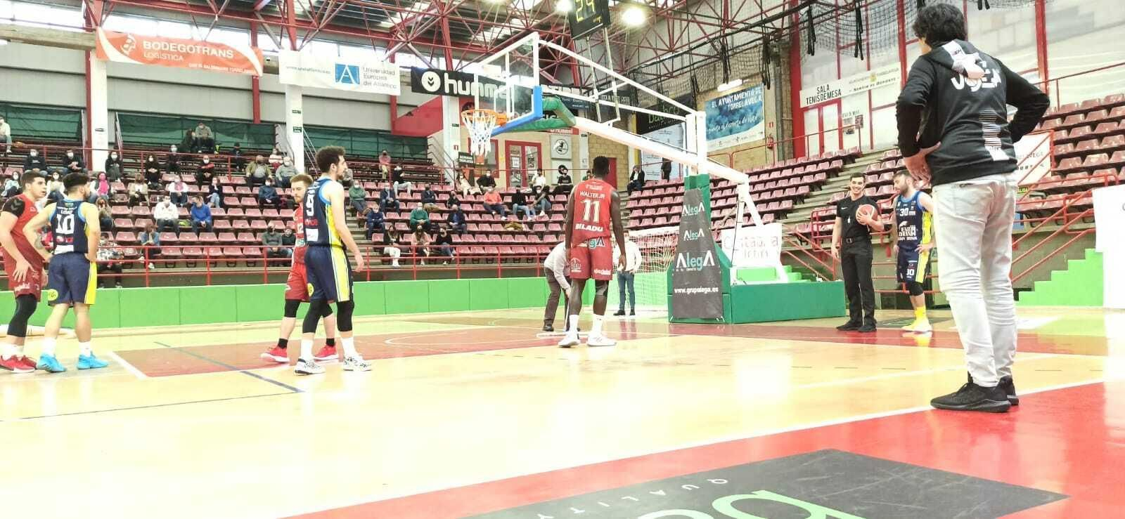 Ortega se dispone a sacar de fondo en Torrelavega.