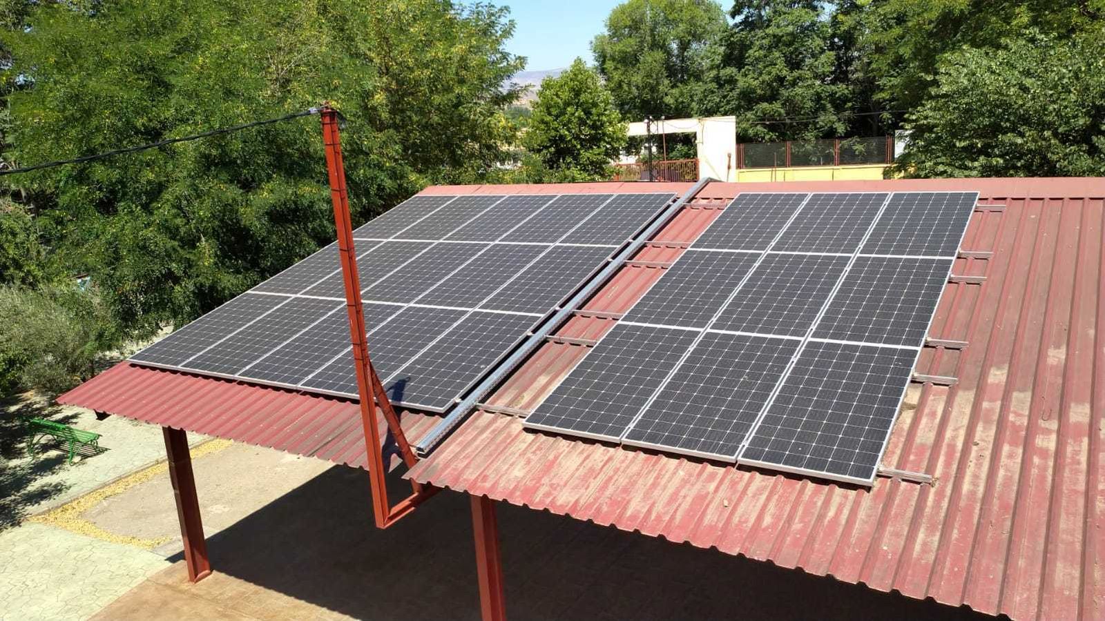 Paneles solares en el IES Acci.