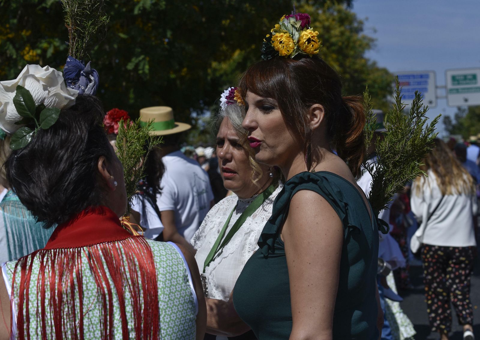 La salida de la Hermandad del Rocío de Triana, en imágenes