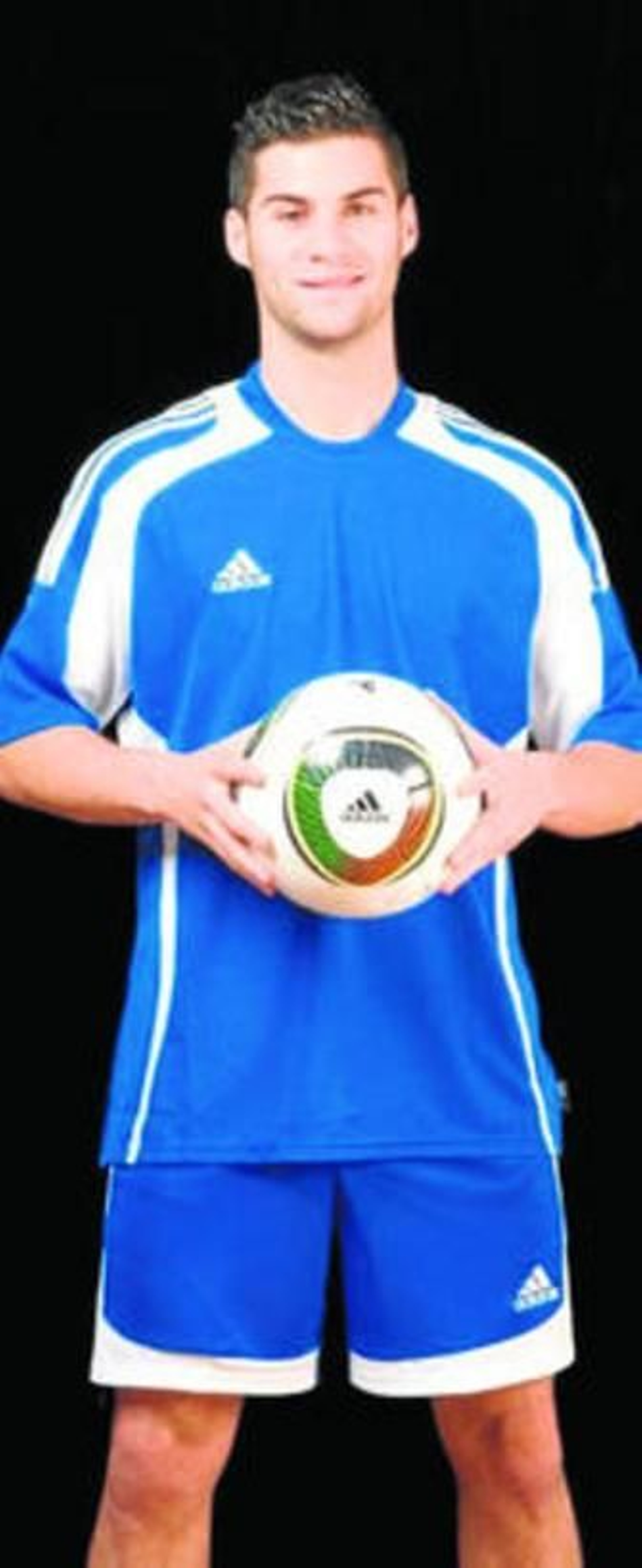 Iván Ruiz posa con la camiseta de la Academia.