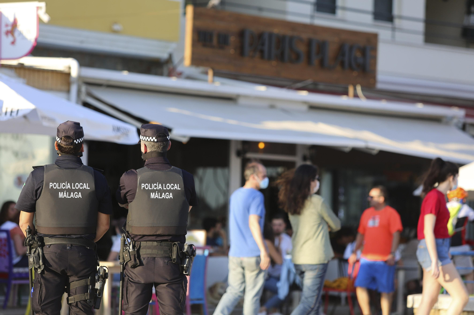 Las fotos del refuerzo policial en Pedregalejo ante su masificación