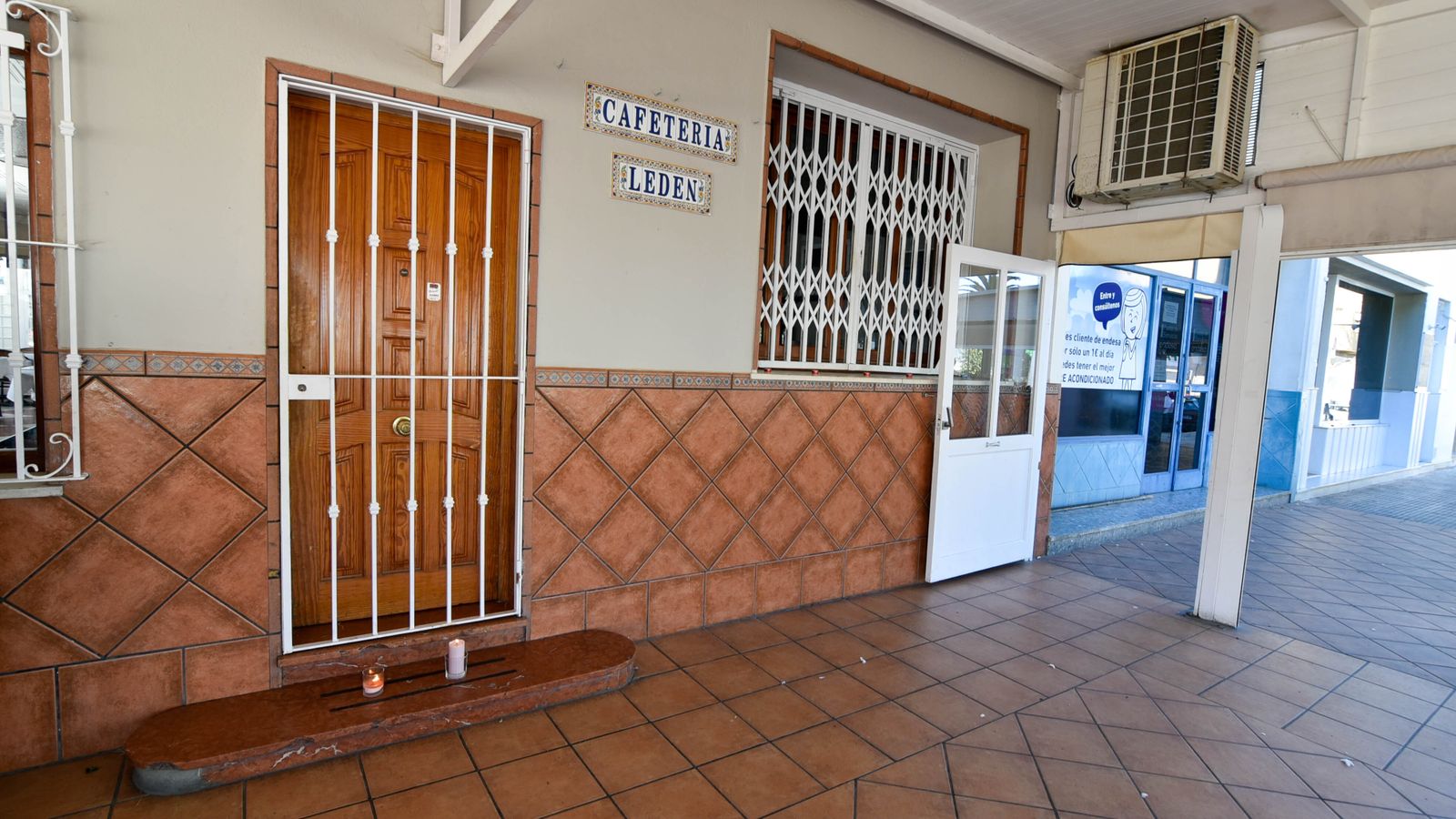 Luto por el asesinato machista de María Isabel en San Roque