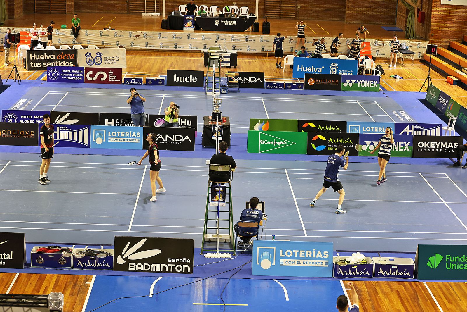 Imágenes de la final de liga de bádminton entre el IES La Orden y La RInconada