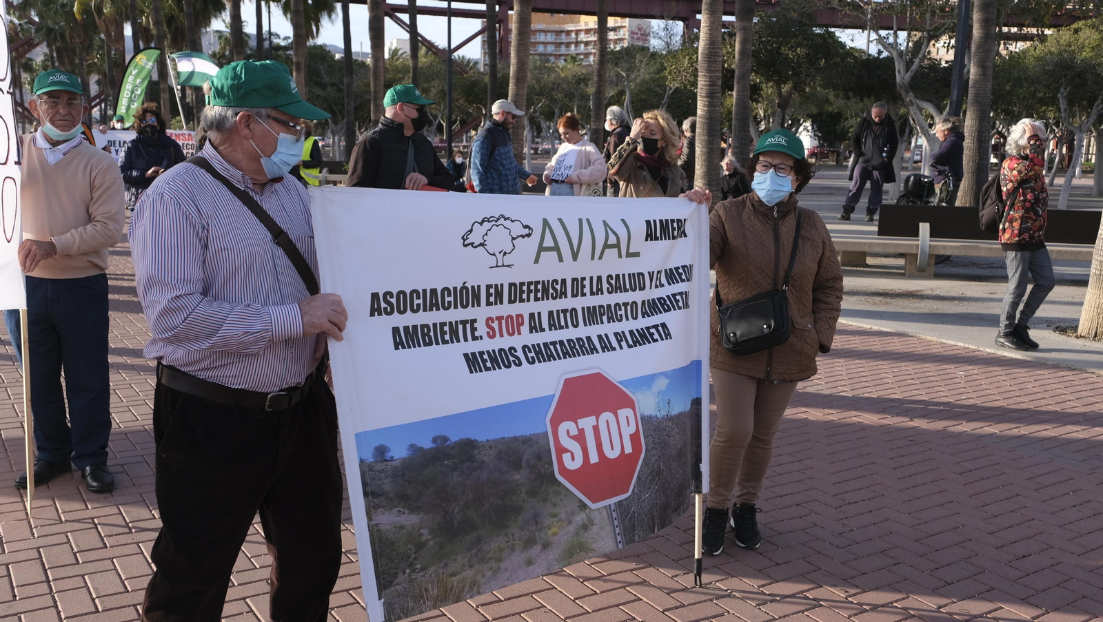 Fotogalería manifestación a favor de energías renovables ordenadas. Almería