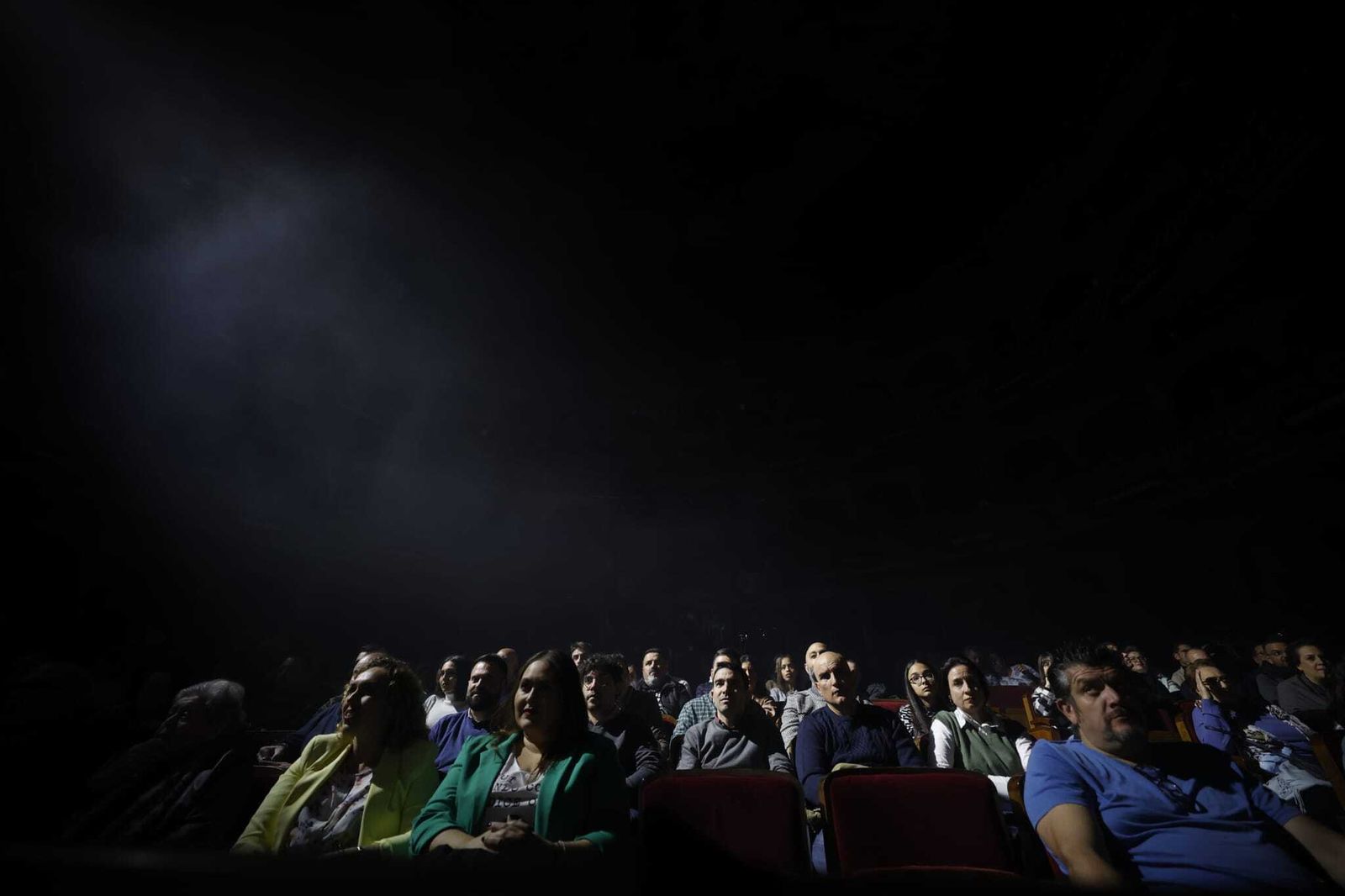 Búscate en las imágenes de a primera sesión de cuartos del COAC 2023