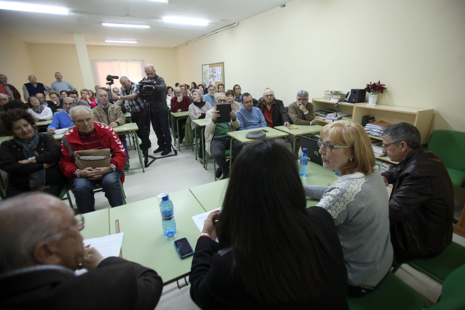 Una actividad en el CEPER Juan  Ramón Jiménez. Carmen Fuentes es la segunda por la derecha.