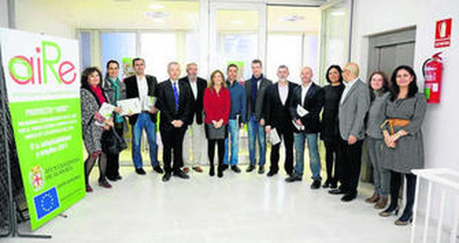 Representantes municipales y de las 19 empresas que se han adherido al convenio, que forma parte del proyecto Aire.