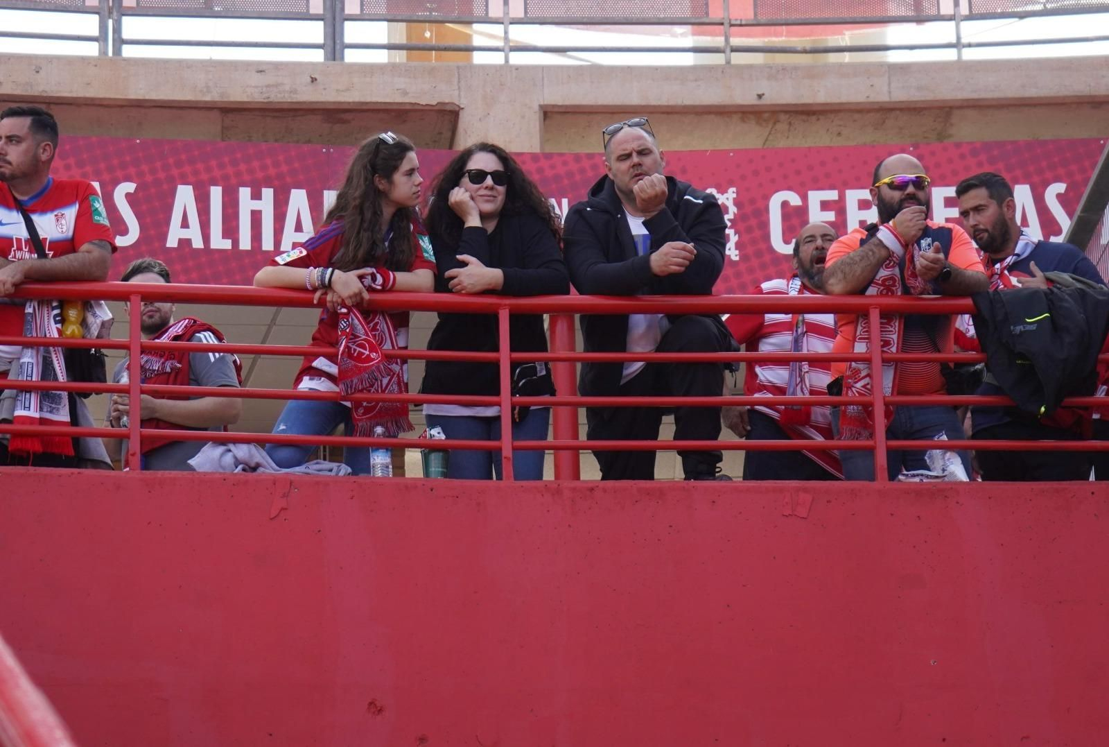 Encuéntrate en la grada en el Granada CF - Real Oviedo