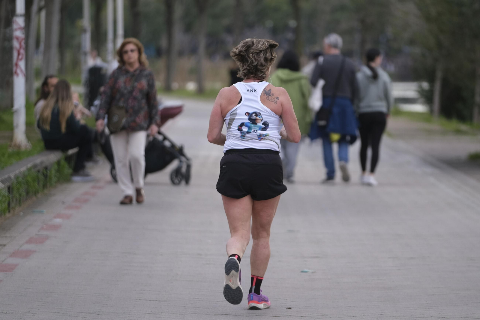 La víspera del maratón de Sevilla en fotos