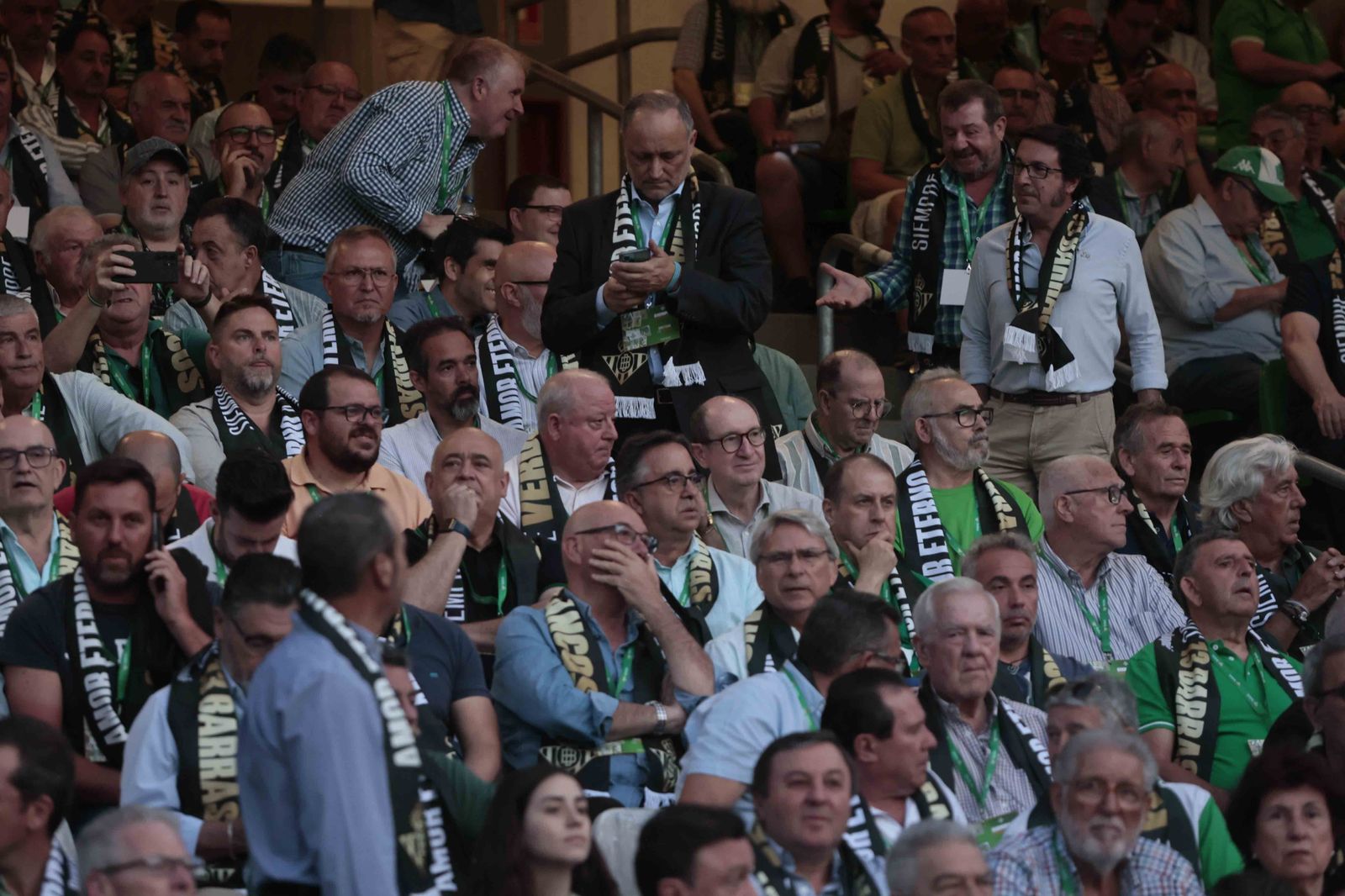 Búscate en el acto Siempre Verdiblancos