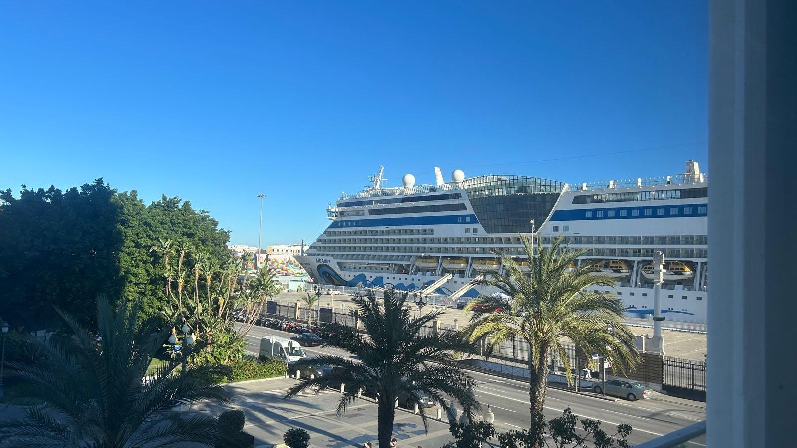 El AidaDiva, atracado este martes en el Muelle Ciudad, nos visitará en varias ocasiones a lo largo de lo que queda del mes de diciembre