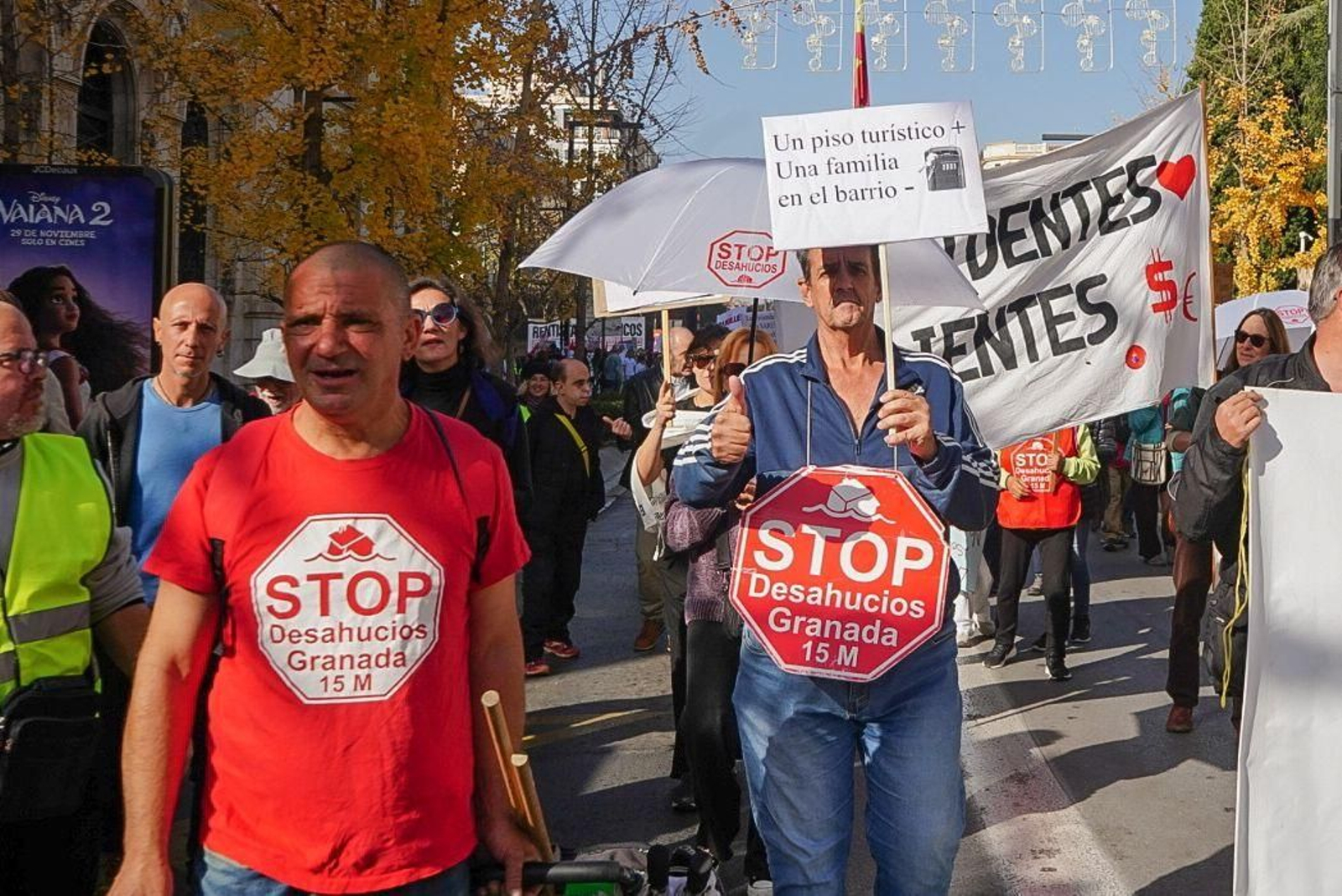 Todas las imágenes de la manifestación de Granada contra el "negocio de la vivienda"