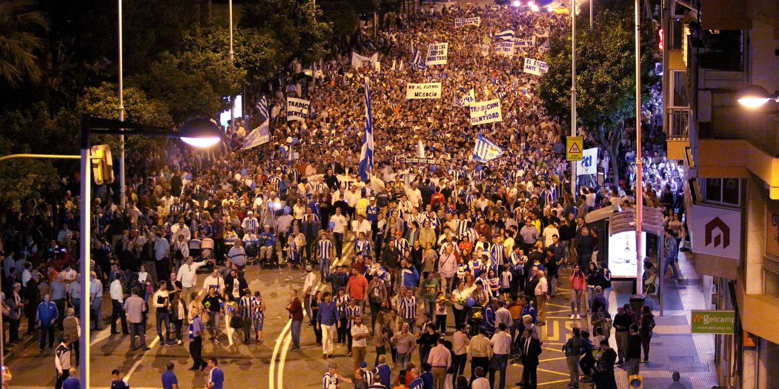 Las imágenes de cuando Huelva se echó a la calle por su Recre