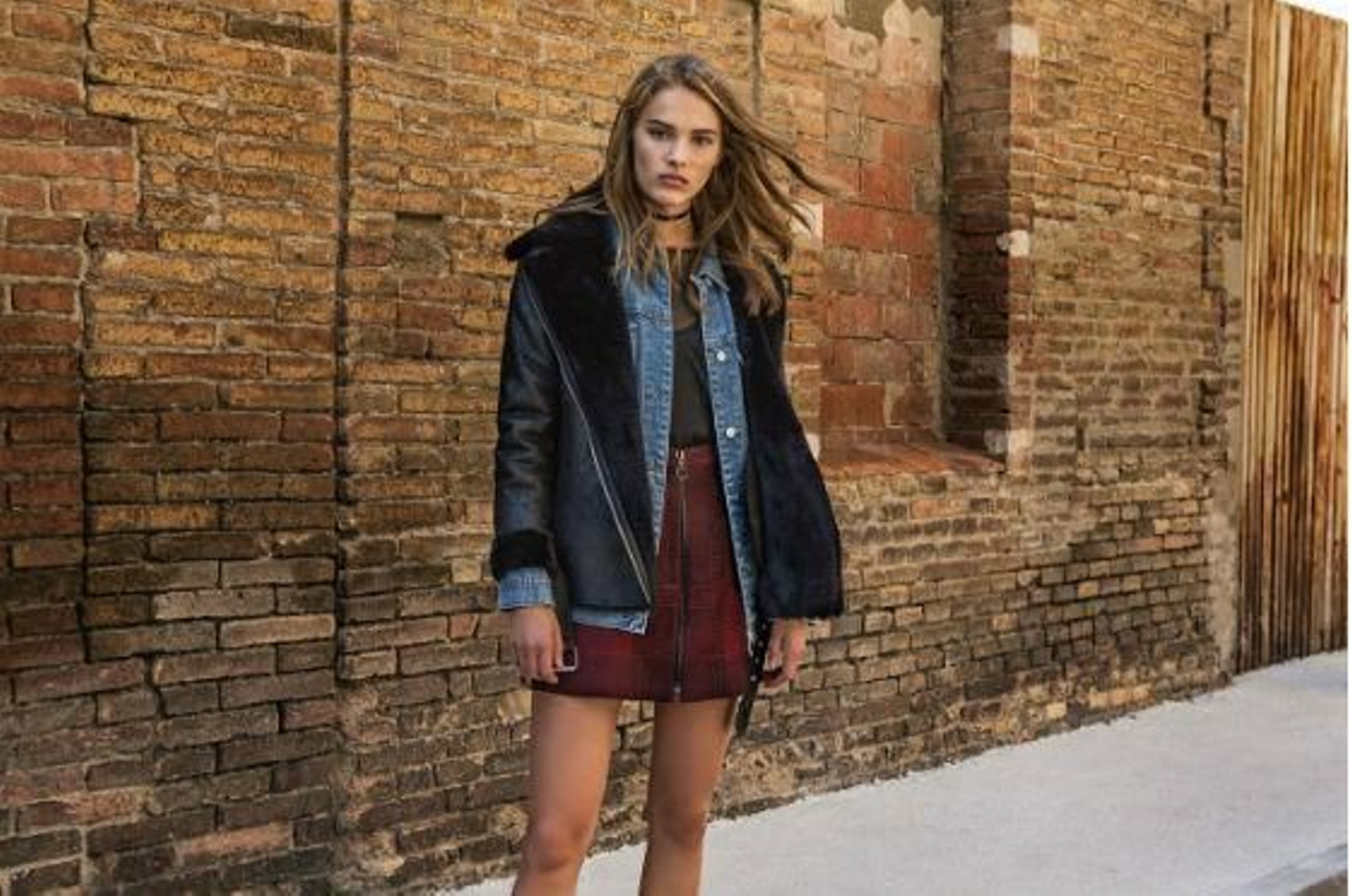 Así se lleva la cazadora más viral de Zara según el 'street style'