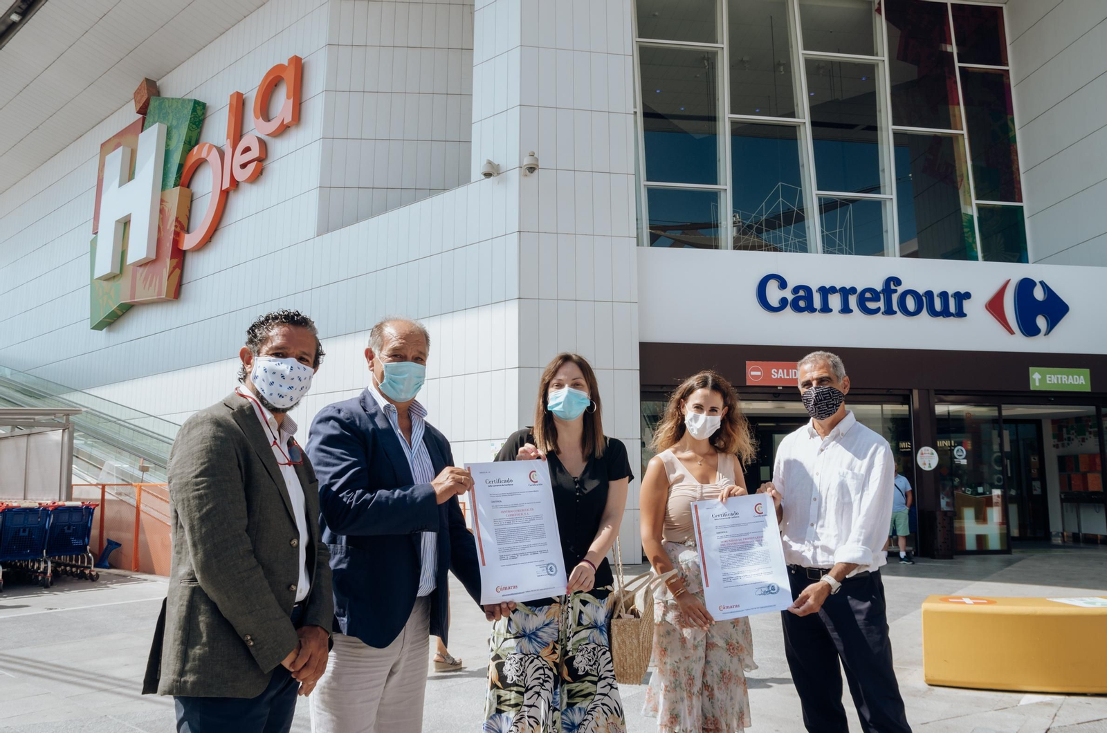 Los representantes de Holea, Carrefour y la Cámara de Comercio de Huelva.