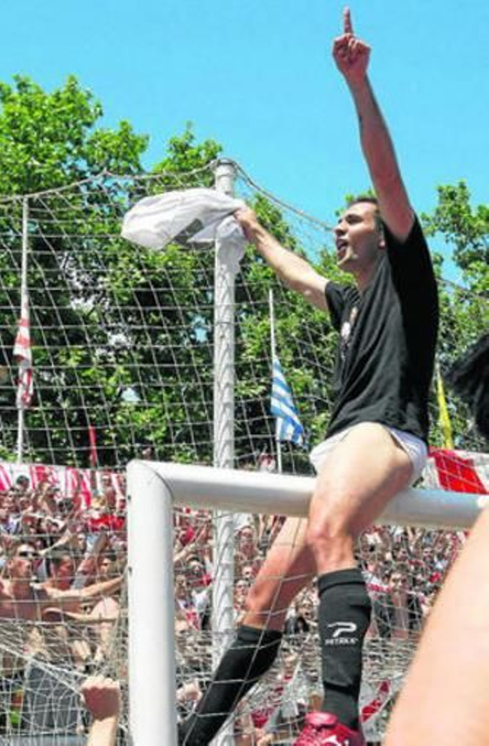 Los vallecanos celebraron el ascenso por todo lo alto