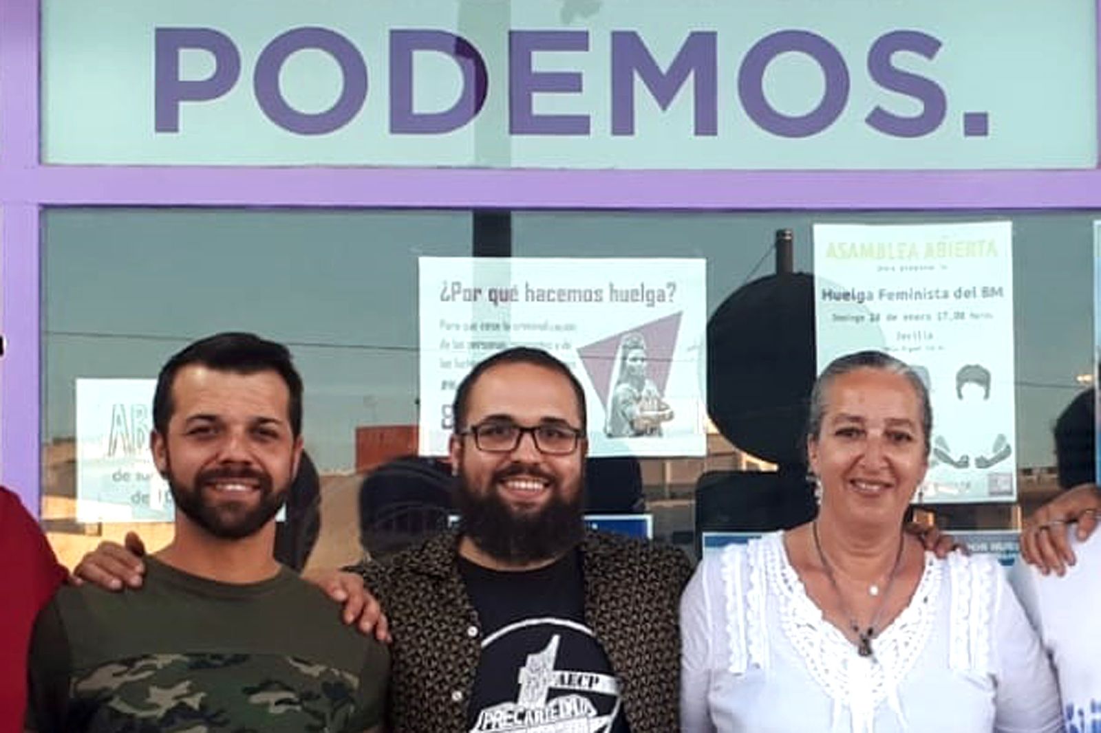El coordinador local de Podemos, Jorge Guerrero, en el centro, en una imagen de archivo.