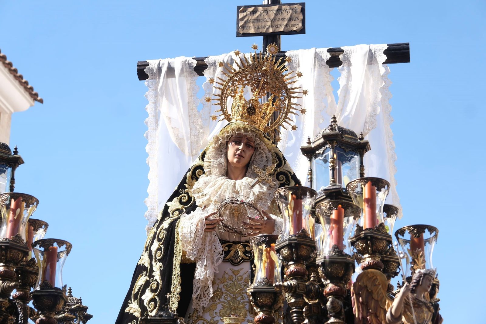 Viernes Santo en Córdoba: la procesión de La Soledad, en imágenes
