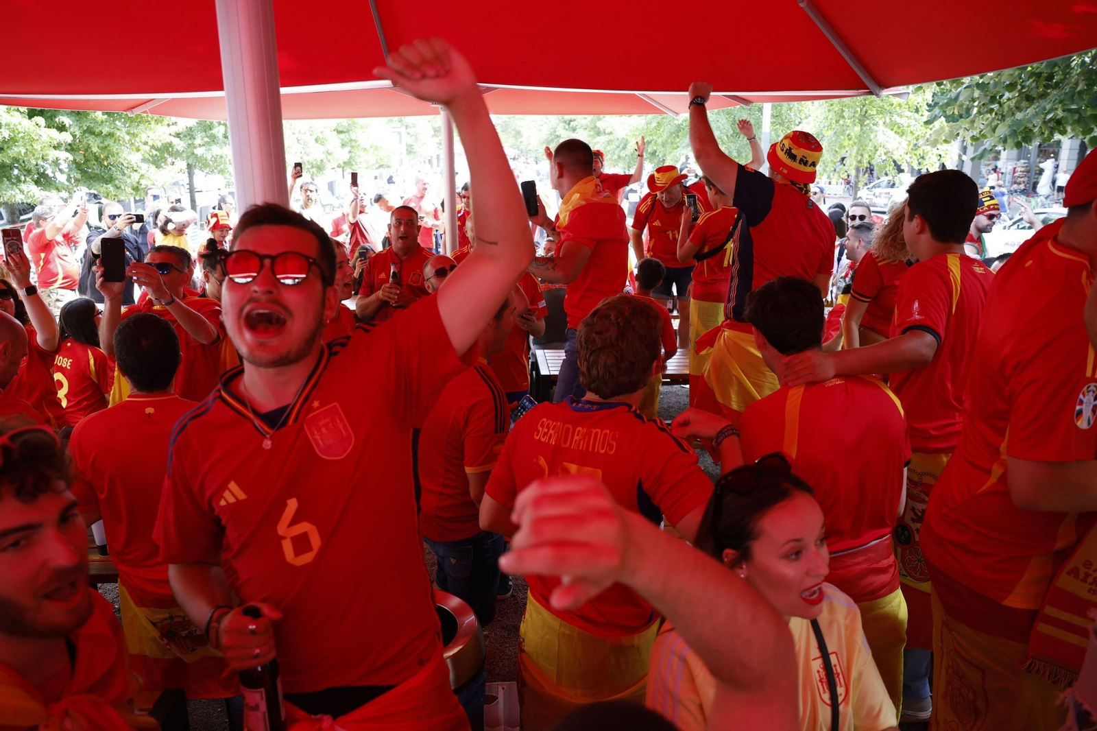 Las fotos de los aficionados de España e Inglaterra antes de la final