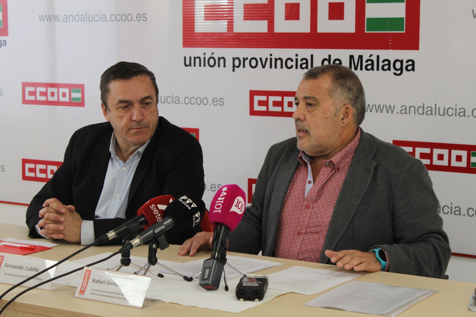 El secretario general de CCOO de Málaga, Fernando Cubillo y el secretario general del Sindicato de Sanidad y Sectores Sociosanitarios de CCOO Málaga, Rafael González