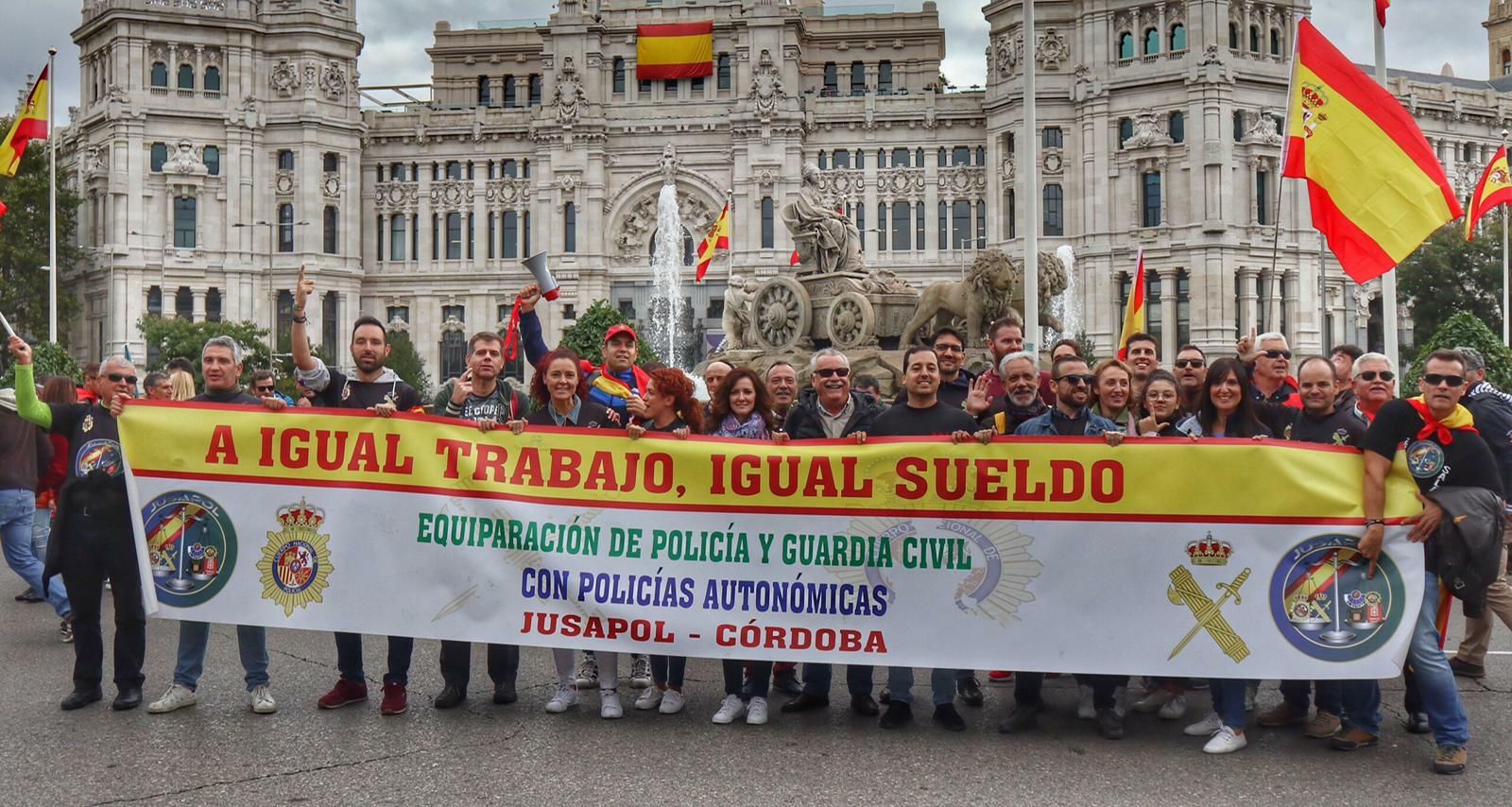 Policías y guardias civiles de Córdoba, en la protesta de Madrid.