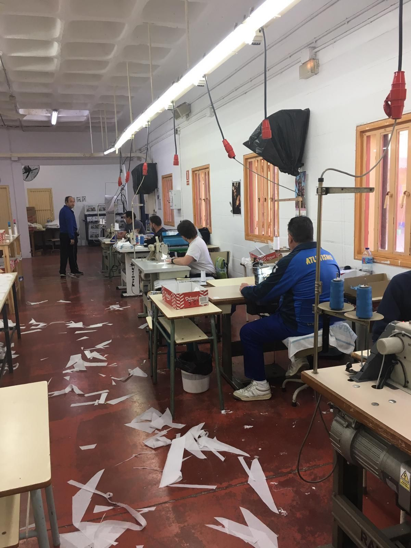 El taller donde los internos hacen las batas.