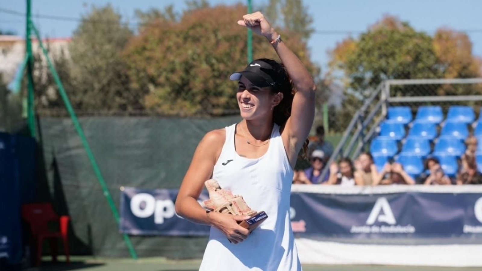Eva Guerrero celebra su título más importante hasta la fecha.