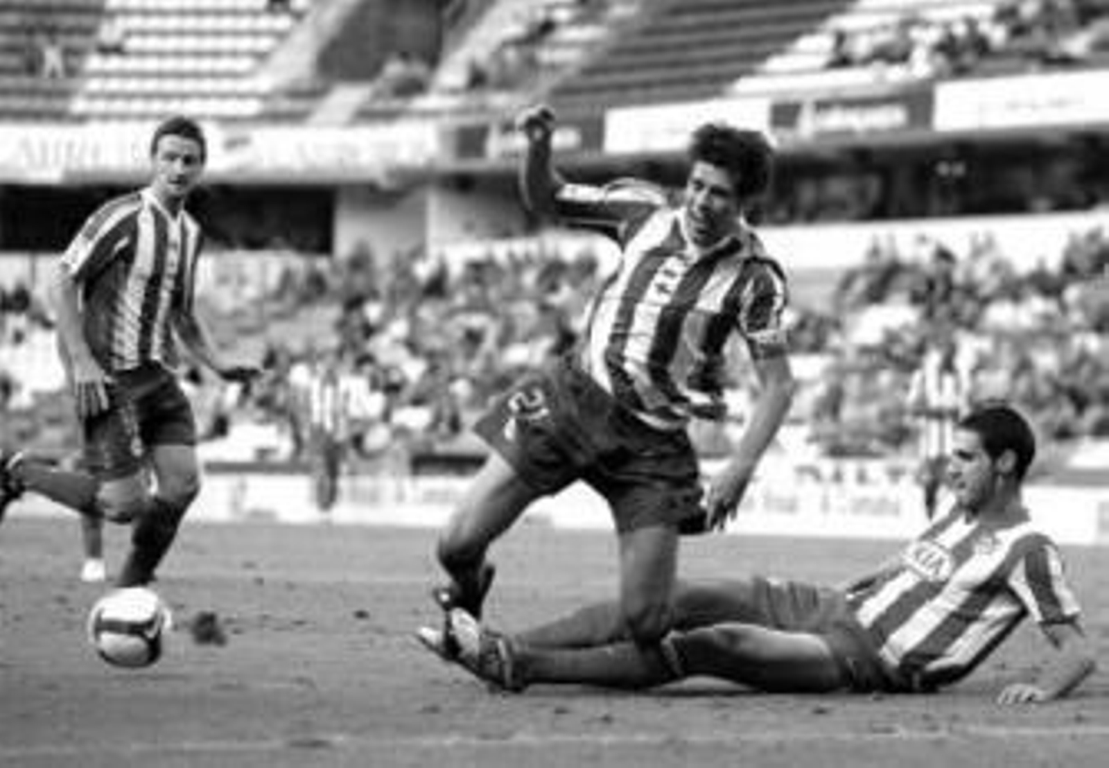 Pablo comete penalti sobre Valerón.