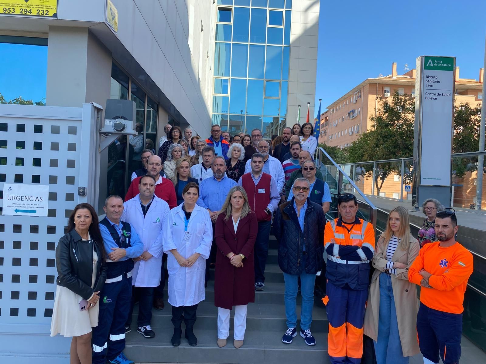 Concentración por la agresión a una enfermera en Cabra de Santo Cristo.