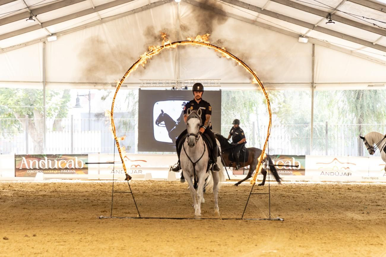 Anducab rinde homenaje a la unidad de caballería de la Policía Nacional