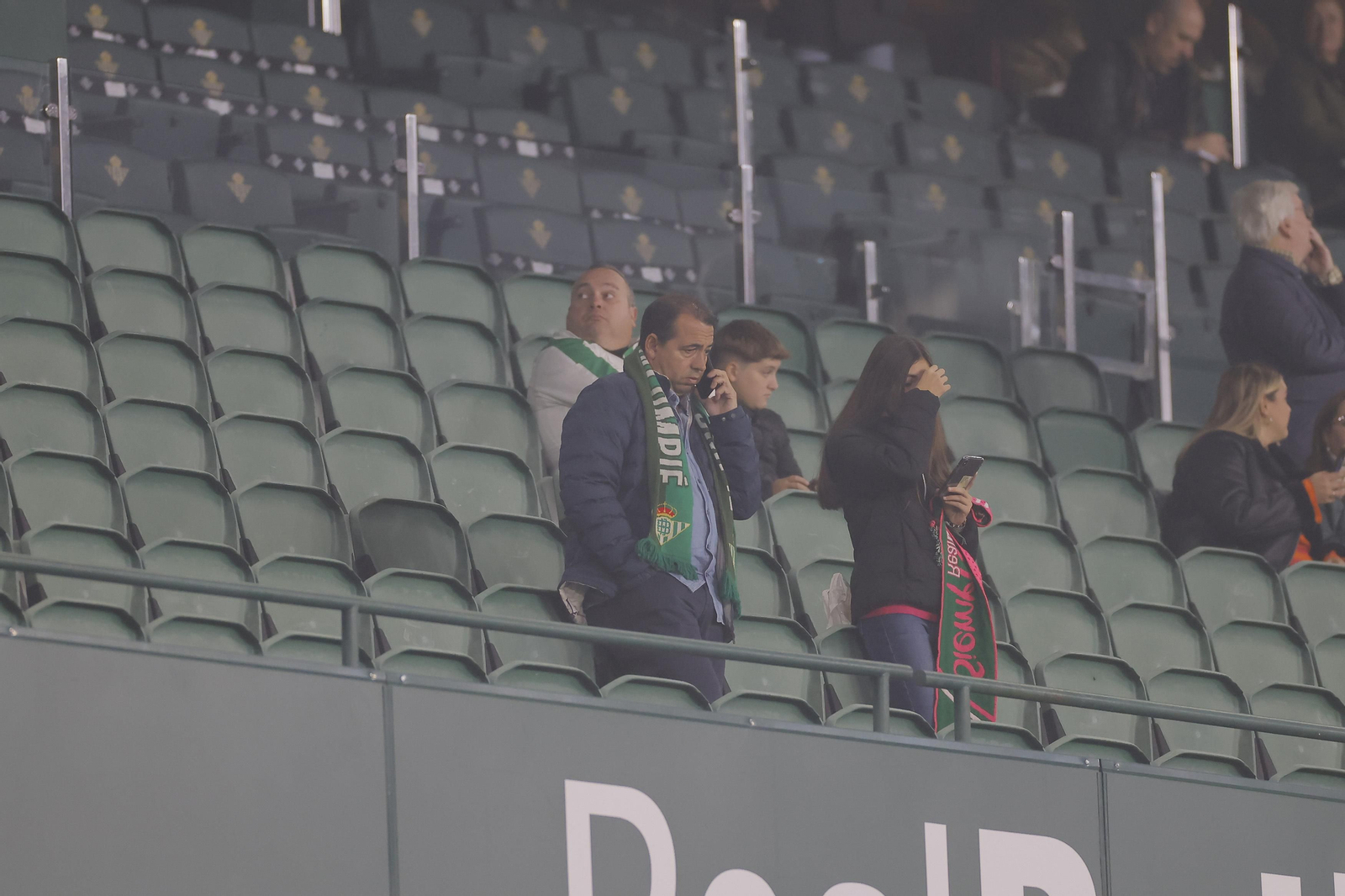 Búscate en las fotos del Betis-Las Palmas