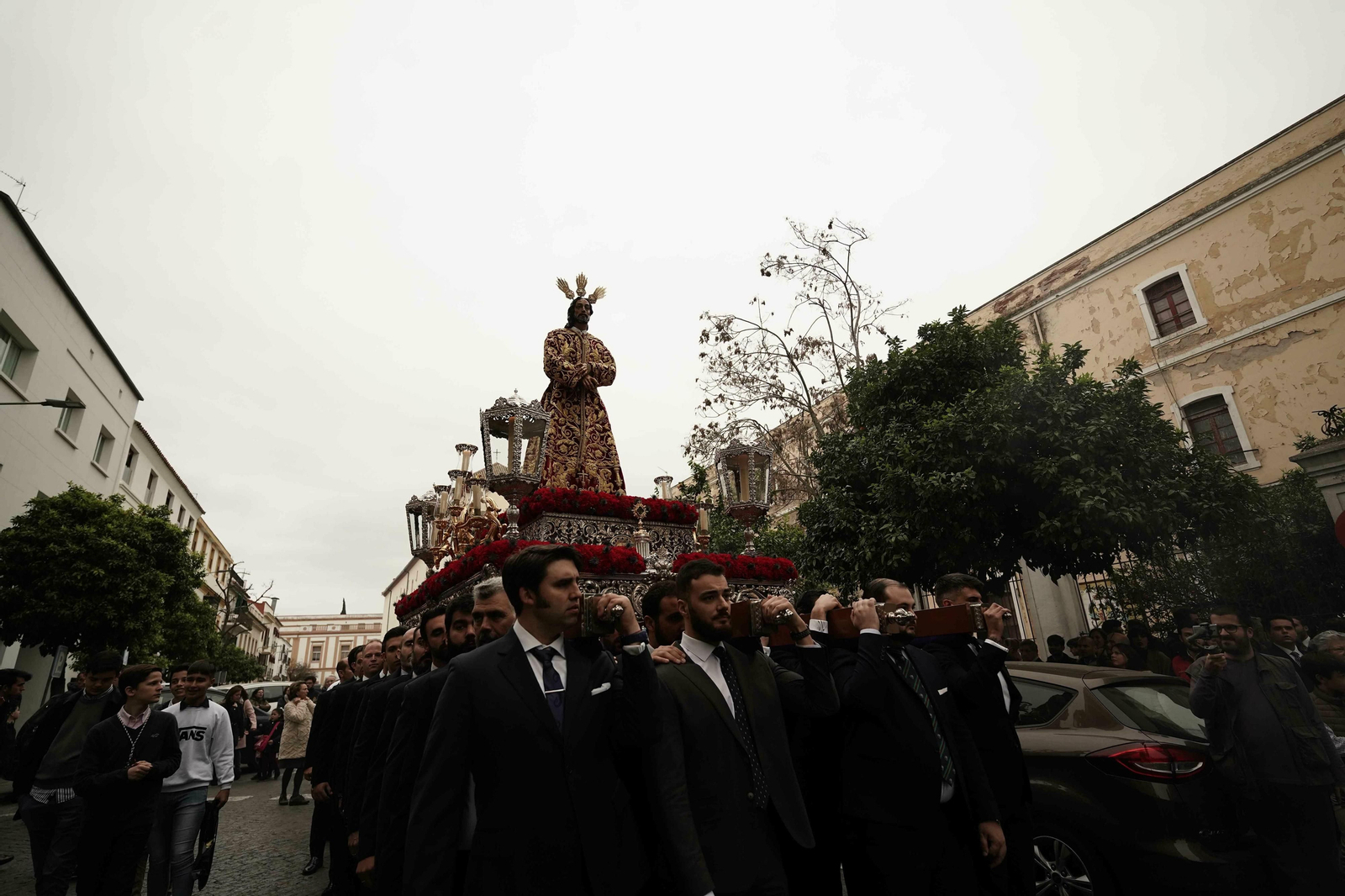 El Vía Crucis de las Cofradías 2020, en fotos