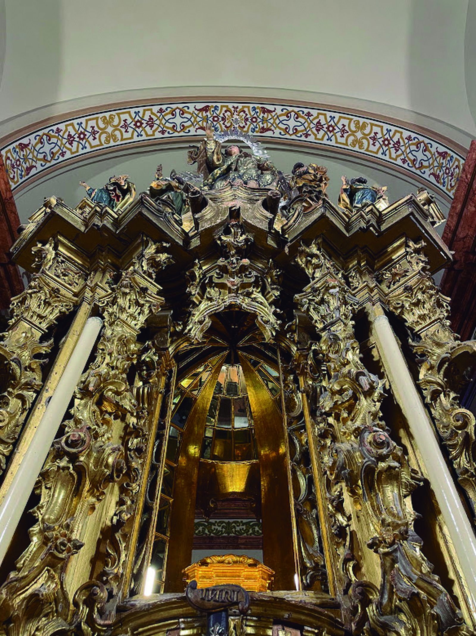 El retablo de Santa María.