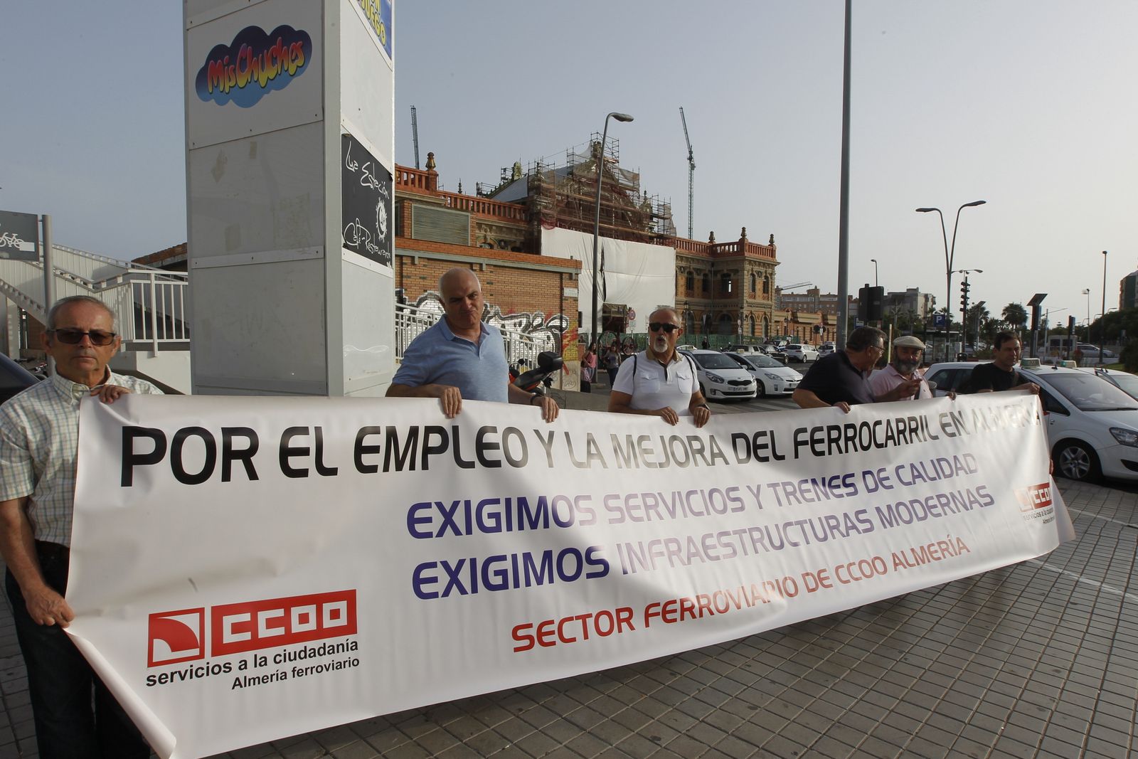 Fotogalería manifestación Mesa del Ferrocarril de Almería