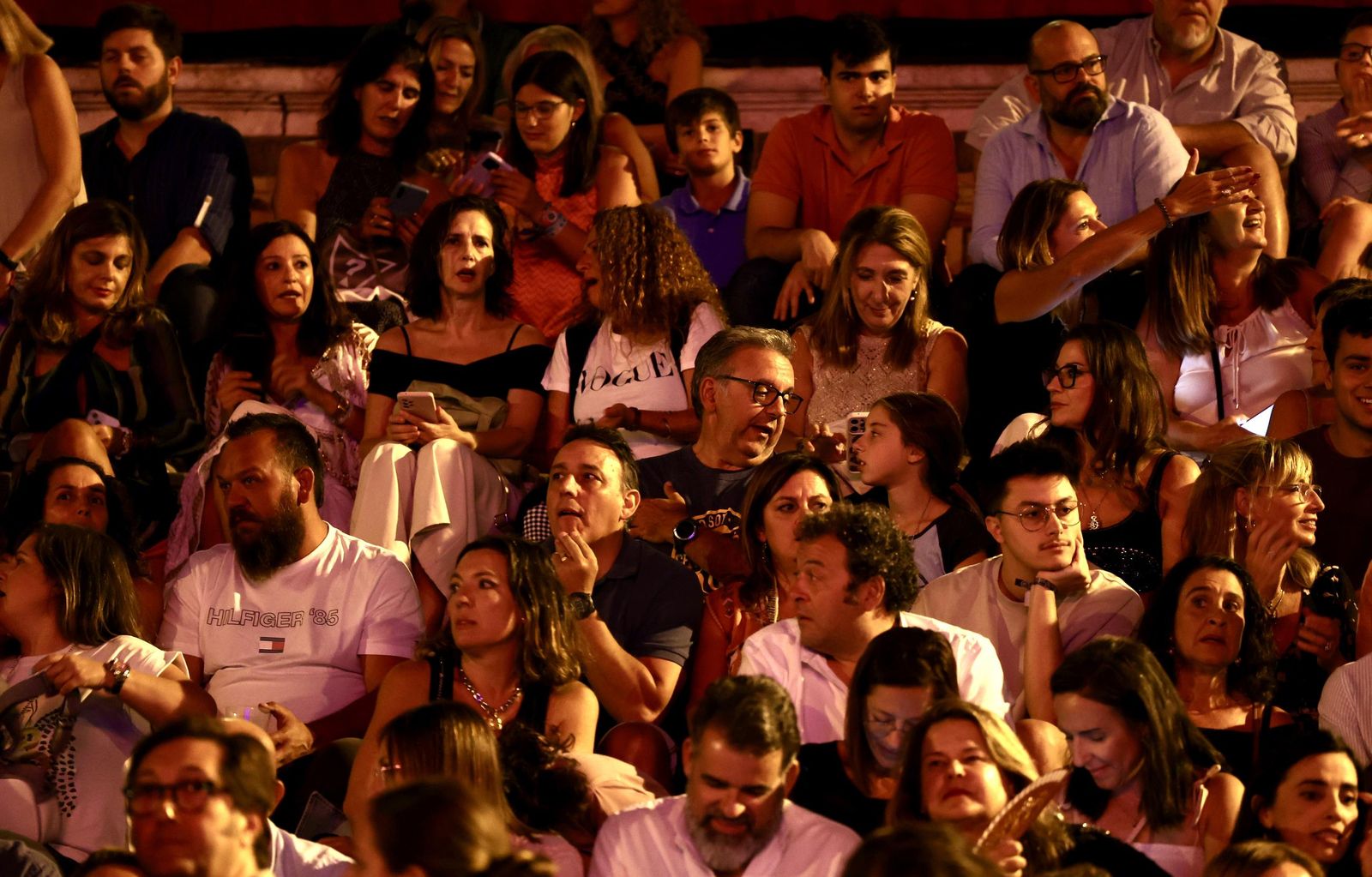 Búscate en el concierto de Hombres G