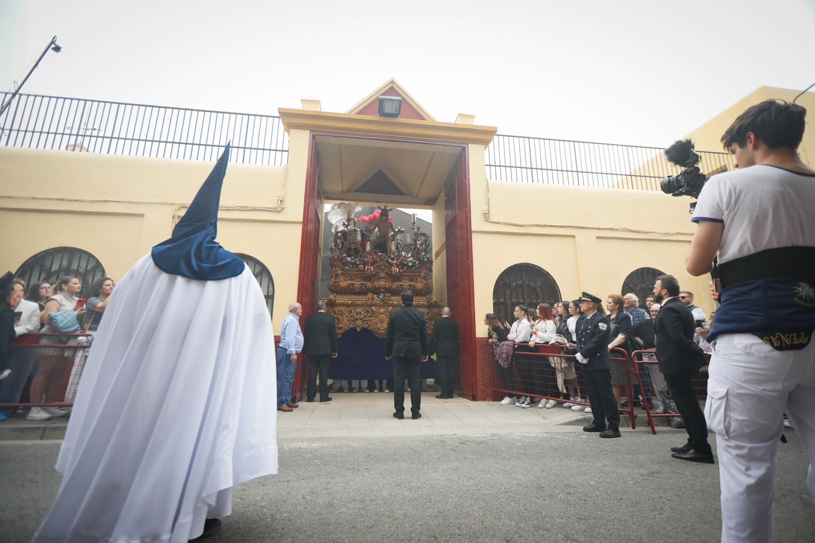 Mira como la cena sale a las calles de Almería tras las lluvias
