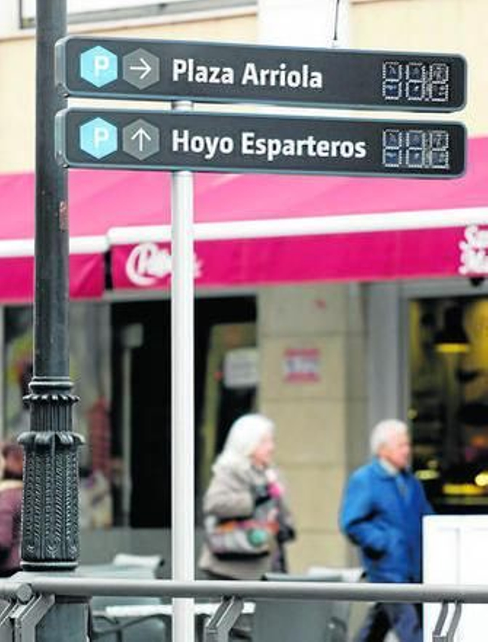 Una de las señales inteligentes junto al mercado de Atarazanas. Una de las señales inteligentes junto al mercado de Atarazanas.