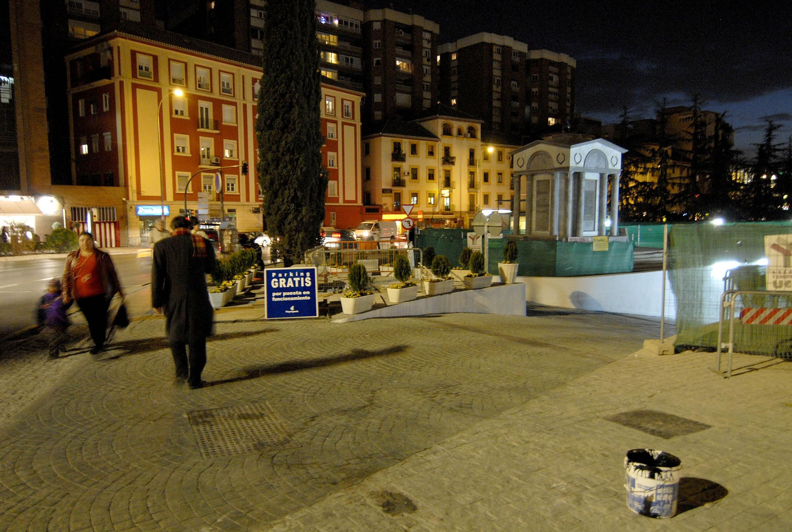 Tras las obras de parking se retiró el monumento.