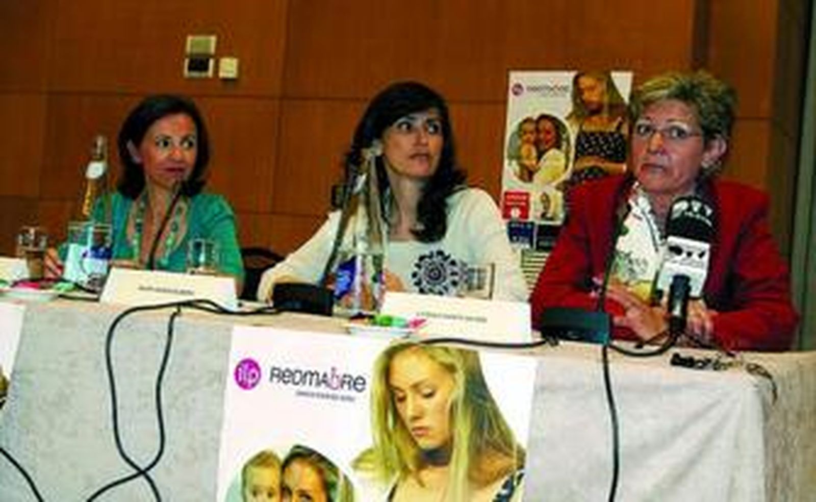 María José Fernández, Marta Busto y Carmina García (de izquierda a derecha), ayer.