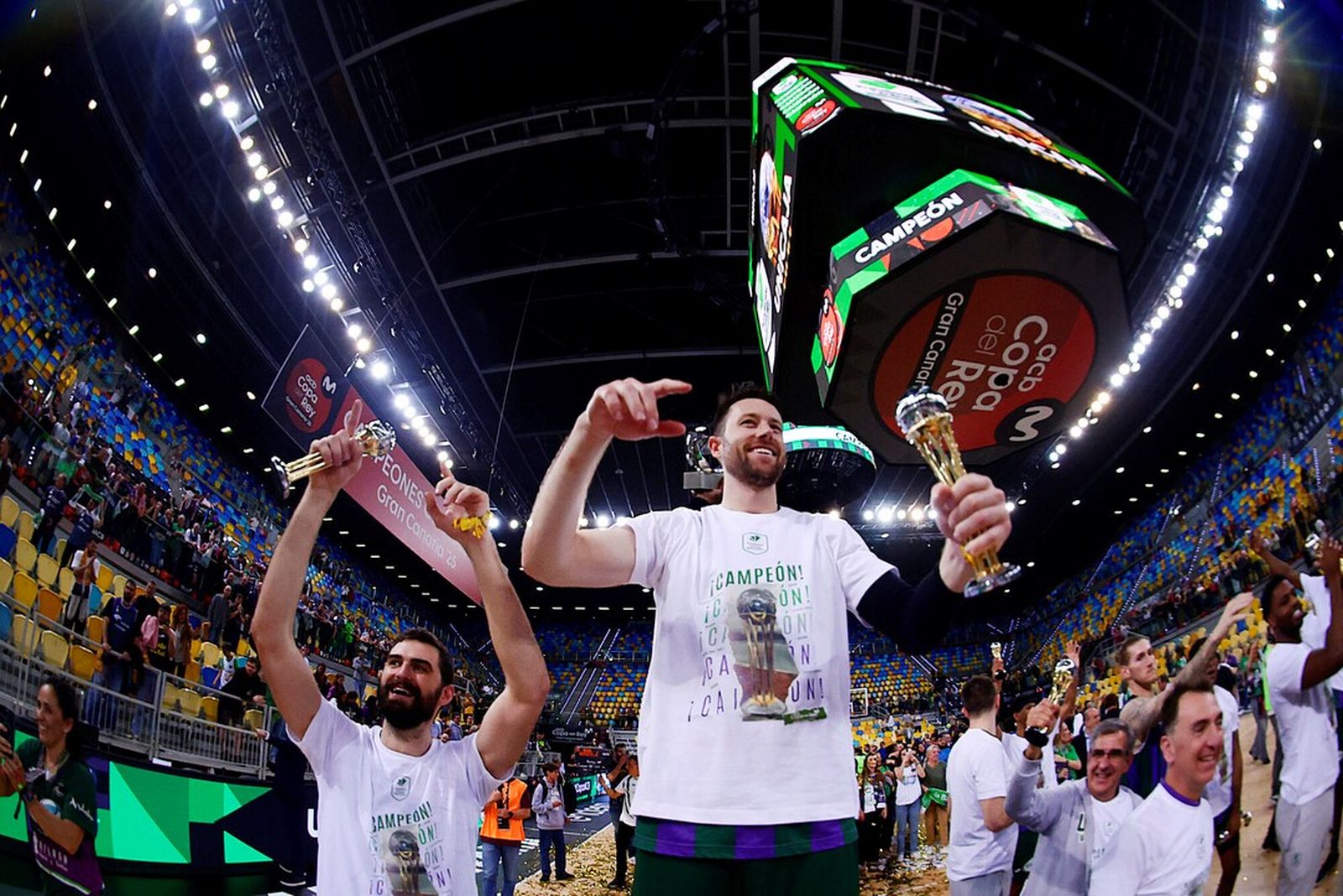 El Unicaja, con el título de Copa del año pasado.