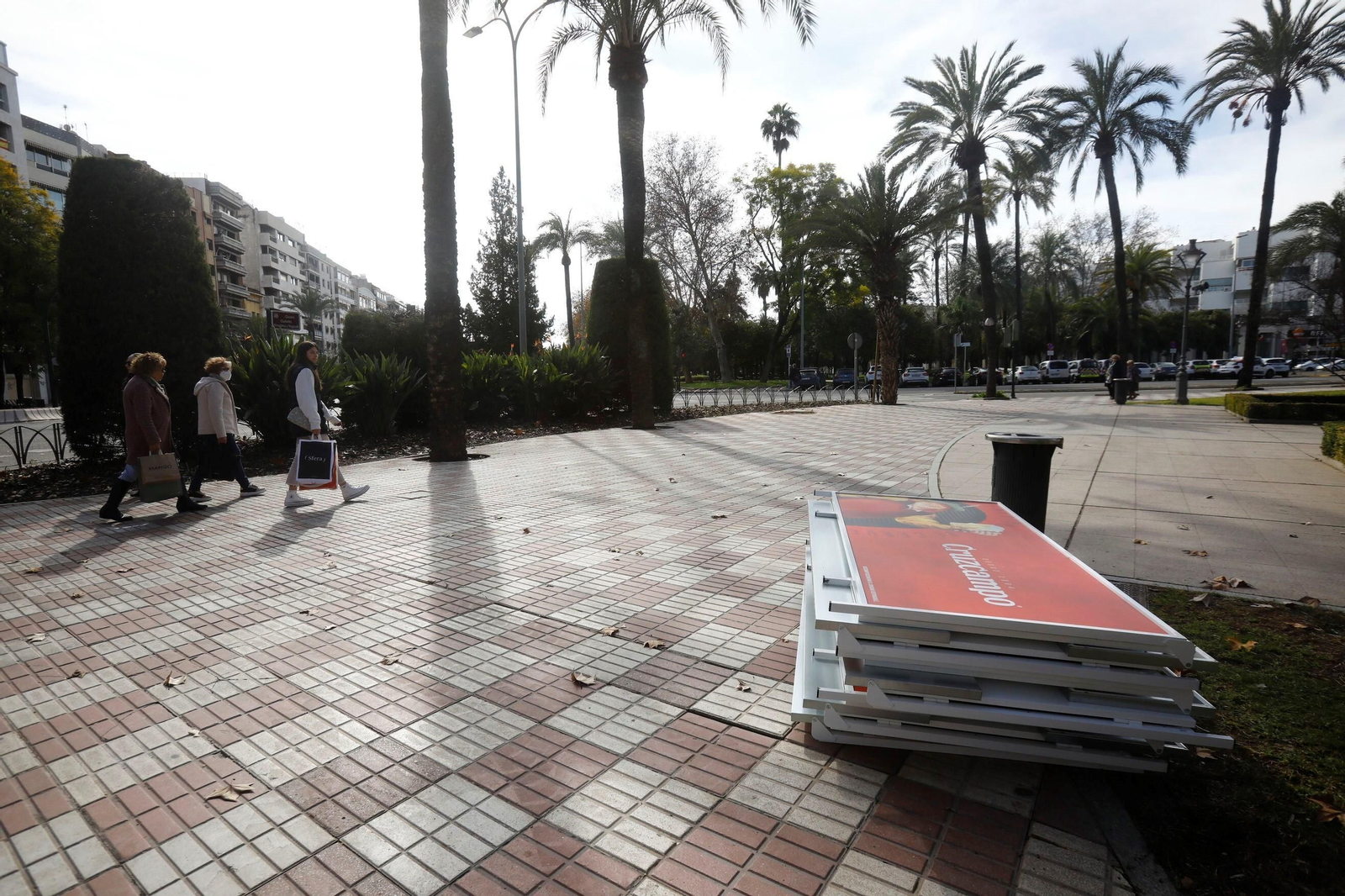 La instalación de los puestos de caracoles de Córdoba, en imágenes