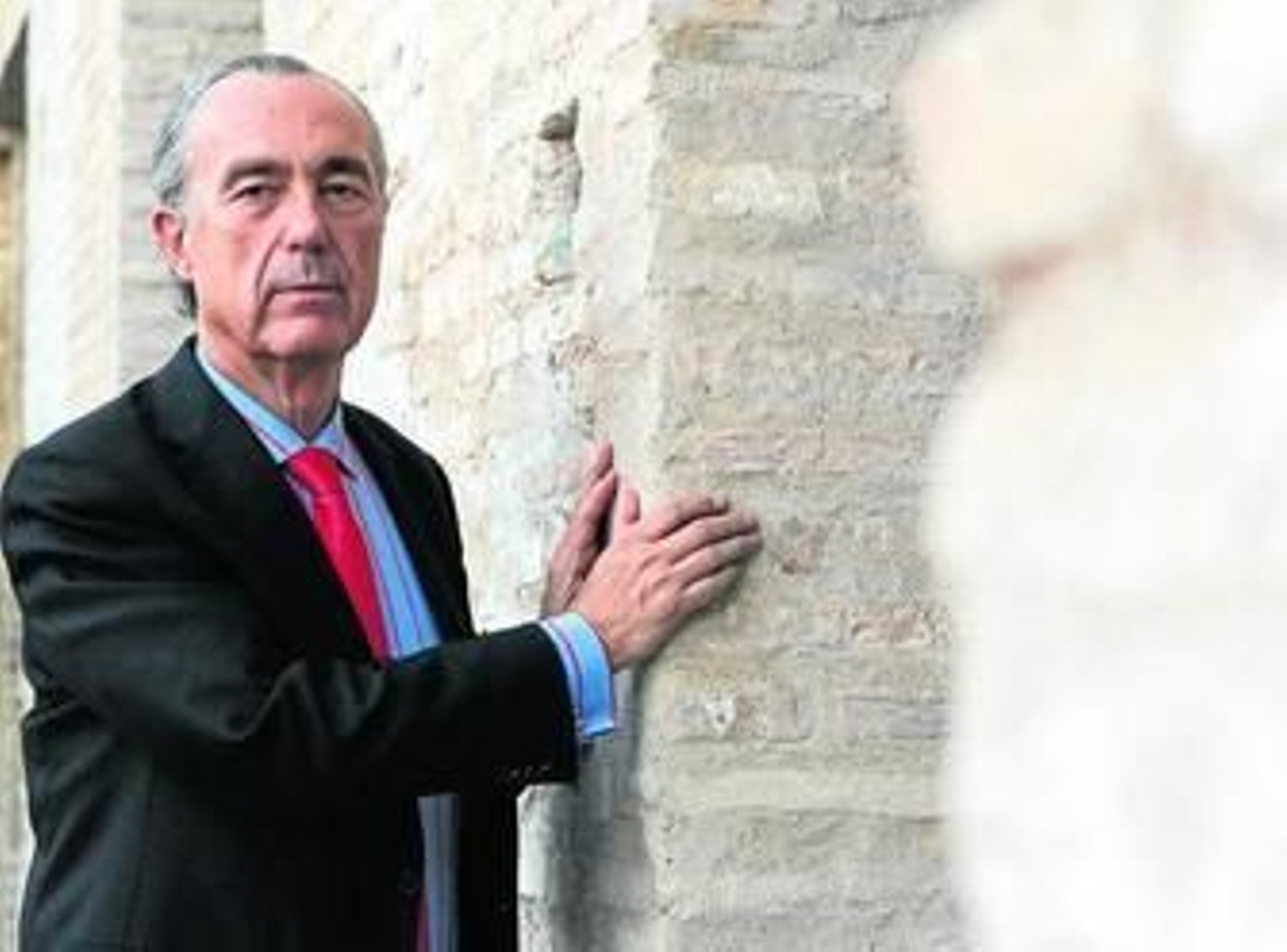 El poeta Luis Alberto de Cuenca, invitado al cumpleaños el Instituto Municipal del Libro.