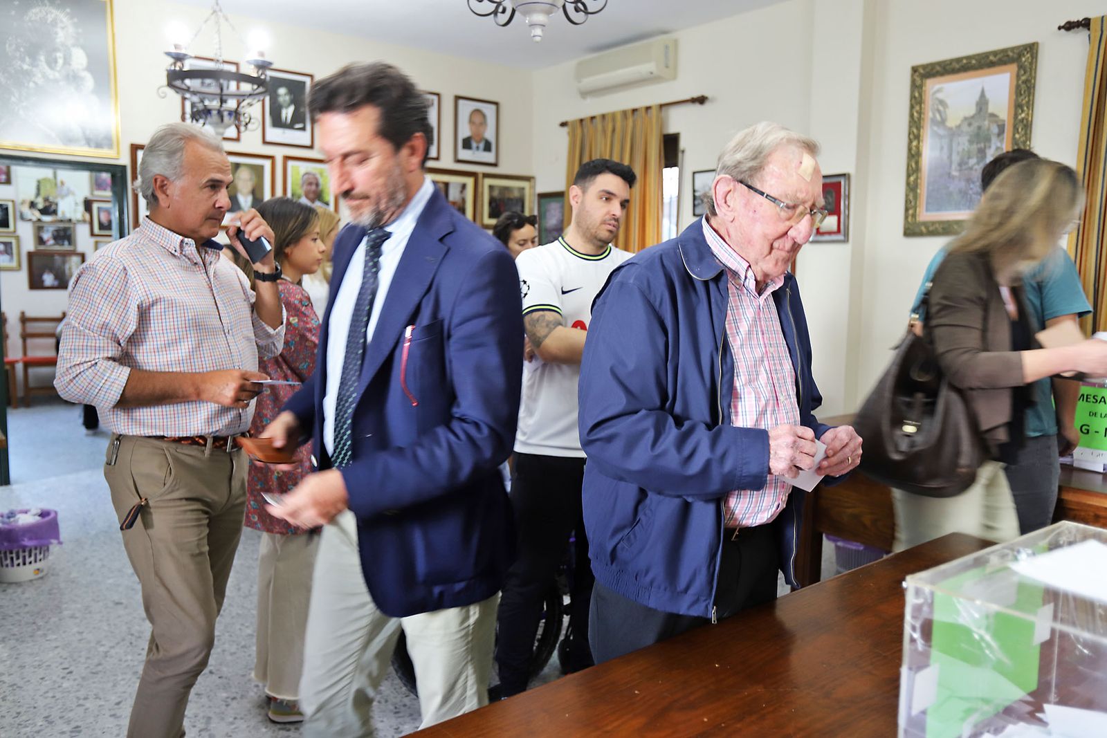 Imágenes del ambiente en las votaciones de la Hermandad del Rocío de Huelva