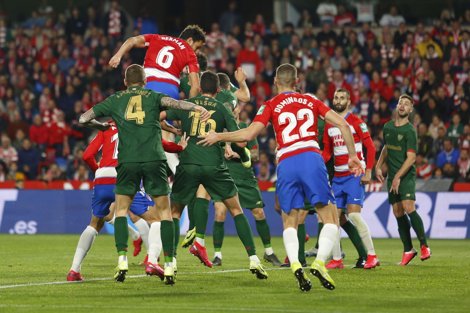 Germán se levantó sobre todos para marcar el segundo gol al Ahtletic en el partido de Copa