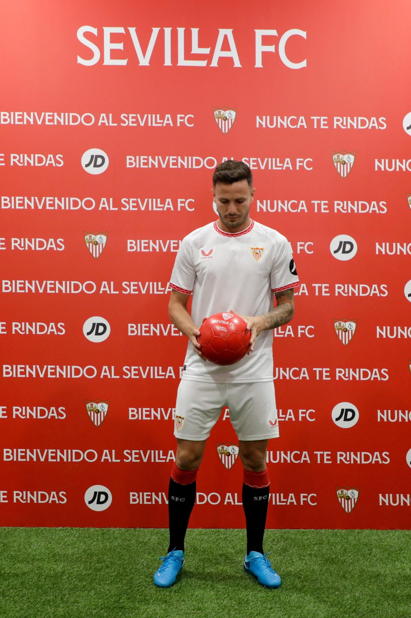 Las fotos del pobrísimo paso de Saúl Ñíguez por el Sevilla
