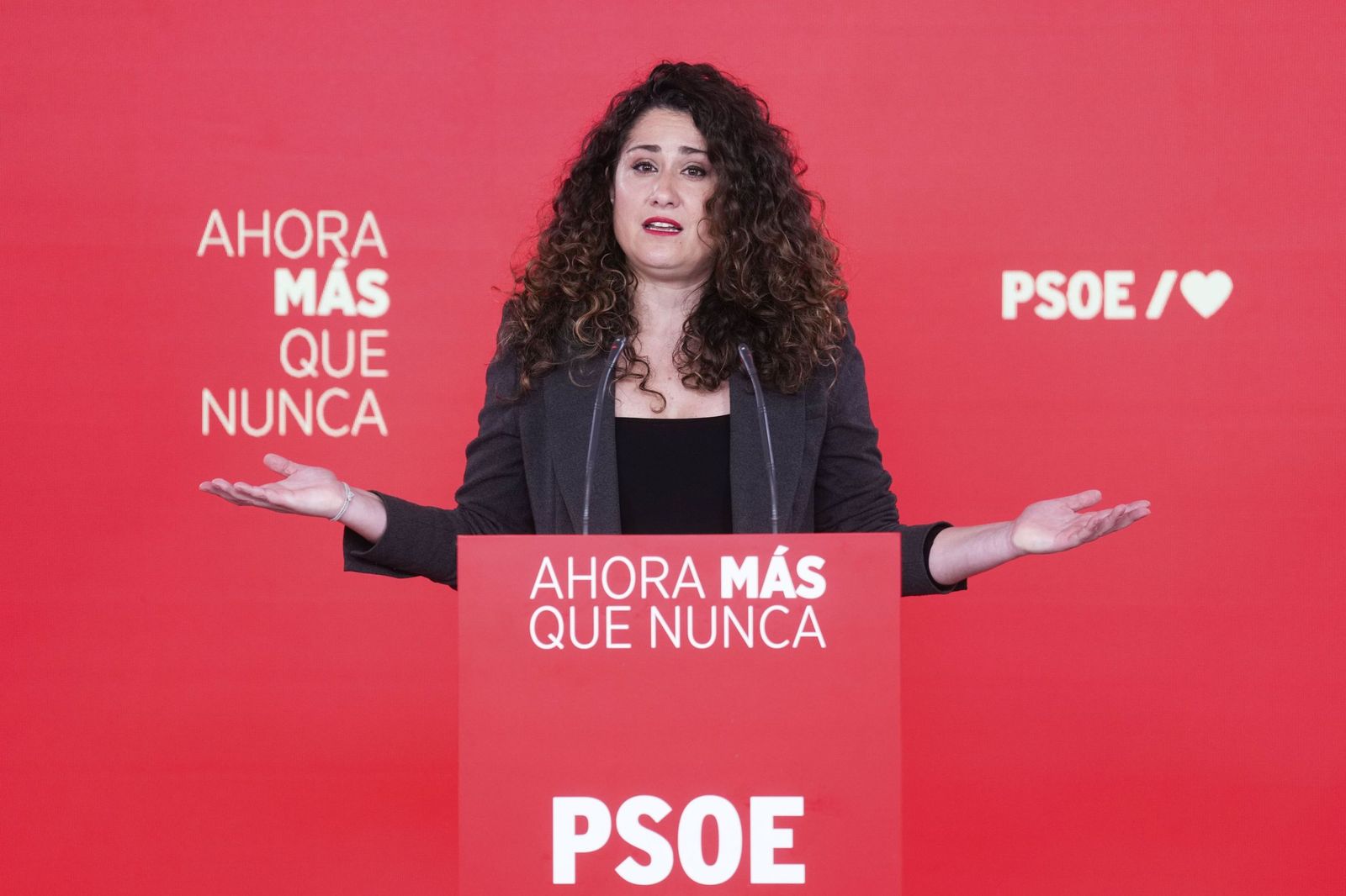 La portavoz adjunta del PSOE, Enma López, tras  la reunión de la Comisión Ejecutiva Federal de este lunes.
