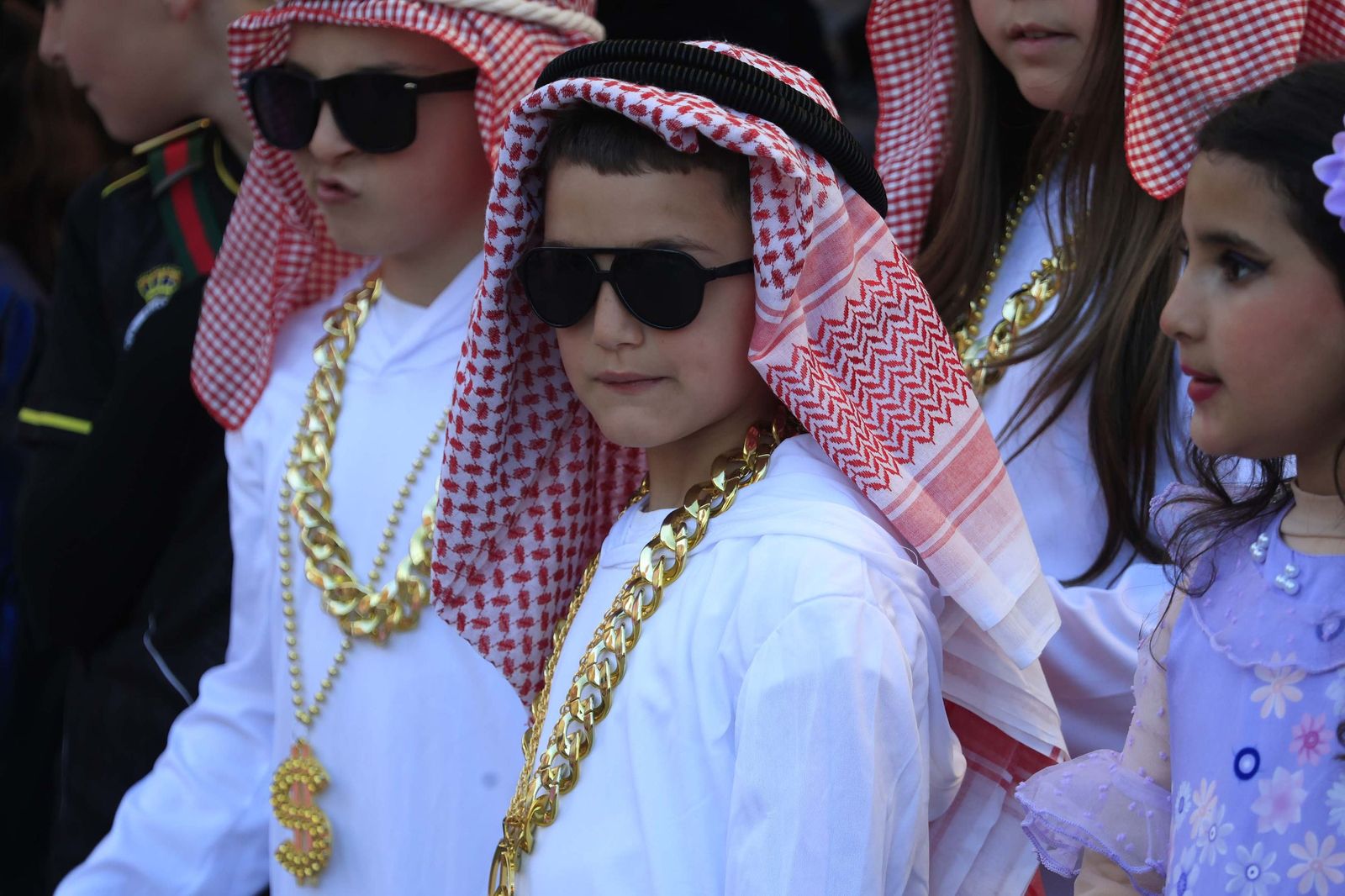 Búscate en las fotos de la cabalgata del Carnaval de La Línea 2026