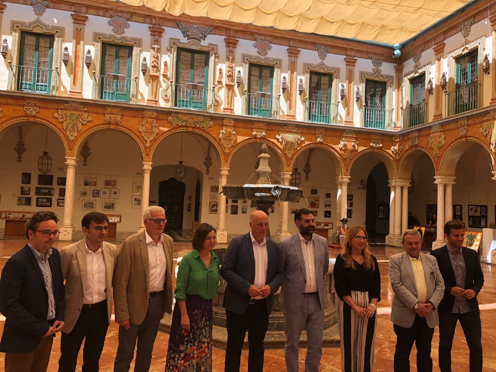 Dirigentes institucionales en la presentación del estudio en la Diputación.
