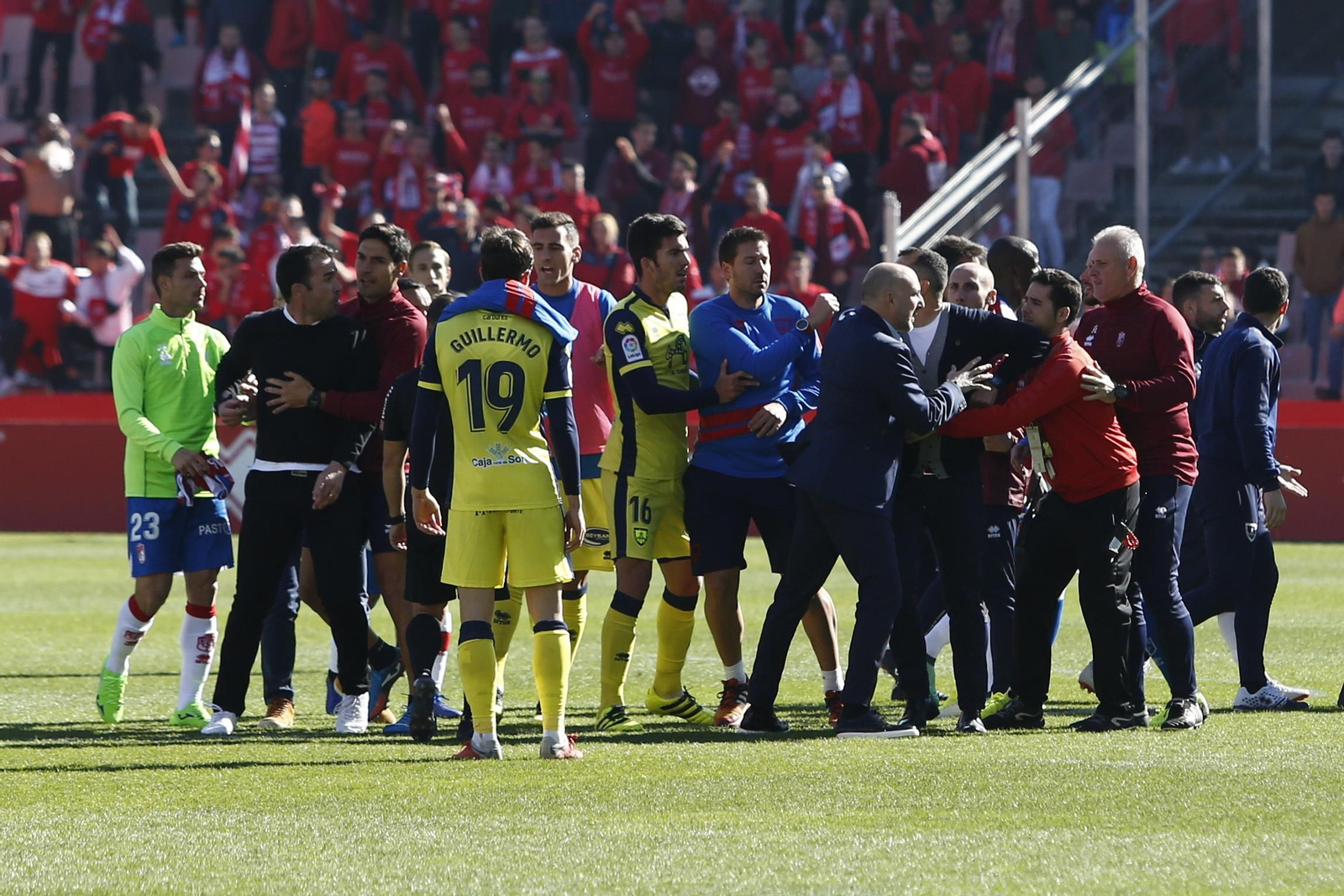 Diego Martinez y López Garai casi llegan a las manos en el duelo de la primera vuelta.